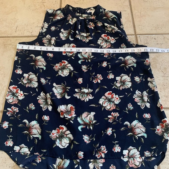 DR2 Navy Blue Floral Blouse, Size Large - Picture 3 of 6